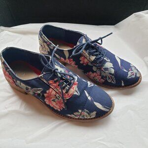 Gap Floral Print Navy Canvas Oxfords- size US 6